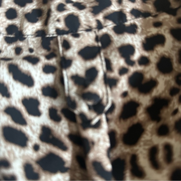 Torrid Cheetah Print Blouse Size 1 (XL/1X) - Picture 7 of 9